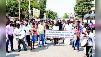 ಆಧಾರ್‌ ಲಿಂಕ್‌ ರದ್ದು ಪಡಿಸಲು ಆಗ್ರಹ