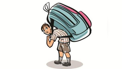 भारी स्कूल बैग से छात्रों की हेल्थ बिगड़ती है: कोर्ट