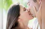 प्यार जताने के लिए Kiss के 7 असरदार तरीके