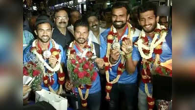 Indian hockey team gets rousing welcome at Bengaluru airport 