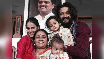 Riteish, Genelia share an adorable family picture 