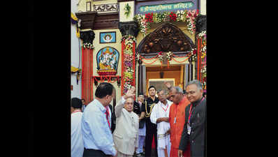 राष्ट्रपति प्रणब मुखर्जी ने पशुपतिनाथ मंदिर में की विशेष पूजा