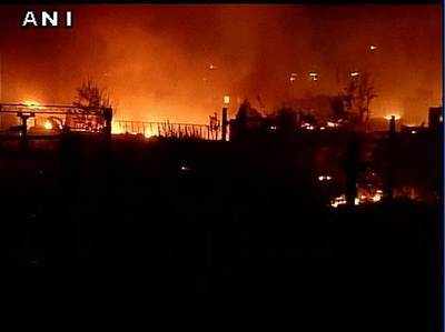 दिल्लीः सदर बाजार के पास झुग्गियों में भीषण आग