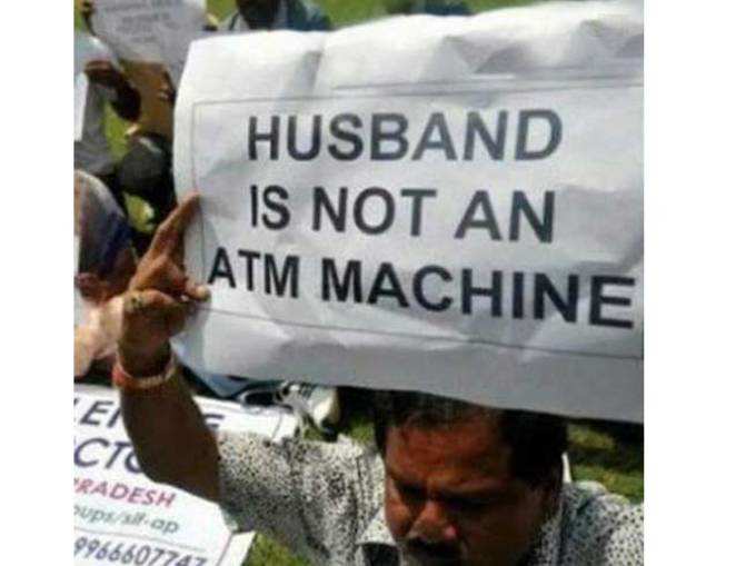 सरकार ने किए नोट बंद, ATM के साथ ऐसा बर्ताव!