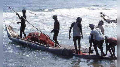 தமிழக மீனவர்கள் மீது இலங்கை கடற்படை துப்பாக்கிசூடு