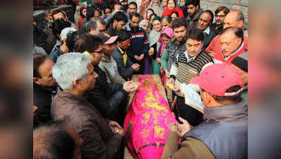 Muslims help in performing last rites of Kashmiri Pandit woman 