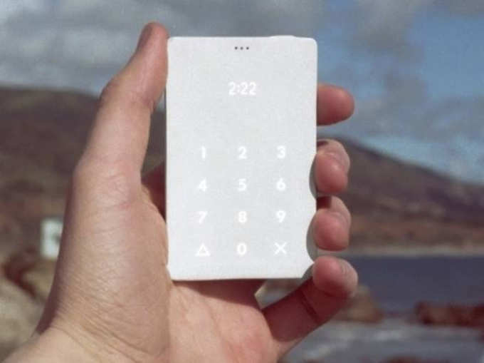 एटीएम कार्डच्या आकाराचा फोन