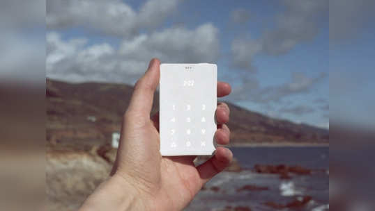 एटीएम कार्डच्या आकाराचा फोन 