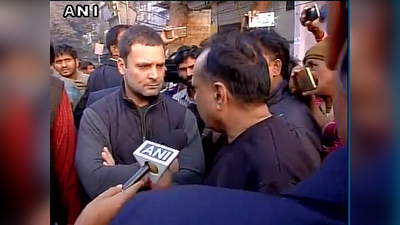 नोटबंदी: दिल्ली में एक ATM के बाहर पहुंचे राहुल
