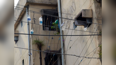 चेकिंग के दौरान 20 घरों में पकड़ी बिजली की चोरी
