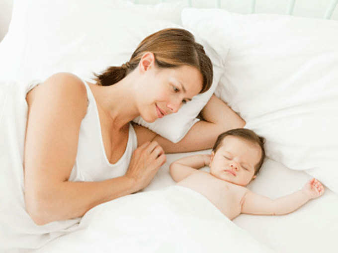 बच्चों के साथ सोने के ये फायदे क्या जानते हैं आप?