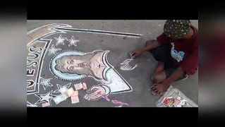 People appreciating street painter with currency notes despite cash crunch 