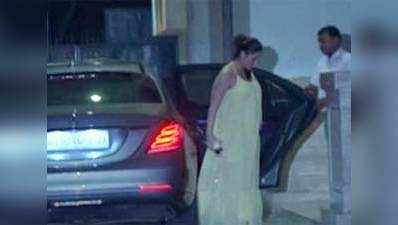 Spotted: Pregnant Kareena Kapoor Khan visits friend Amrita Arora 