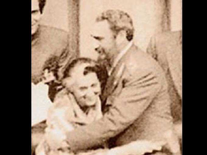 जब फिदेल कास्त्रो ने इंदिरा गांधी को लगाया था गले