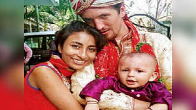 बीवी-बच्चे को ढूंढने रूस से हैदराबाद पहुंचा ऐलेक्स