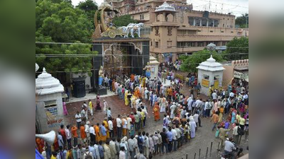 नोटबंदी से कम हुआ चढ़ावा, मथुरा-वृंदावन के मंदिर कार्ड से लेंगे दान