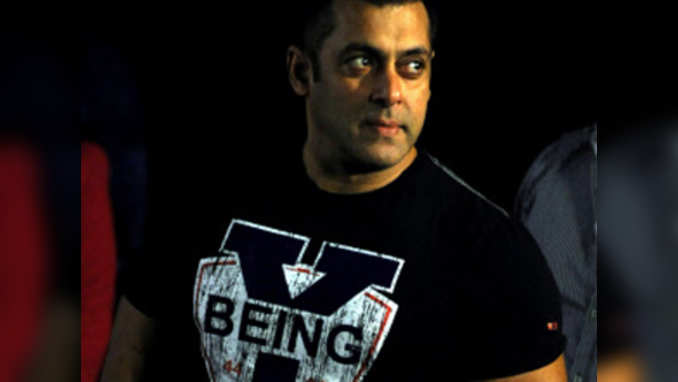 Salman to donate mobile toilets to BMC 