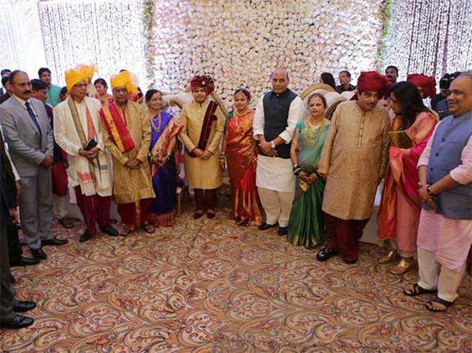 गडकरी की बेटी की शादी में पहुंचे कई वीवीआईपी