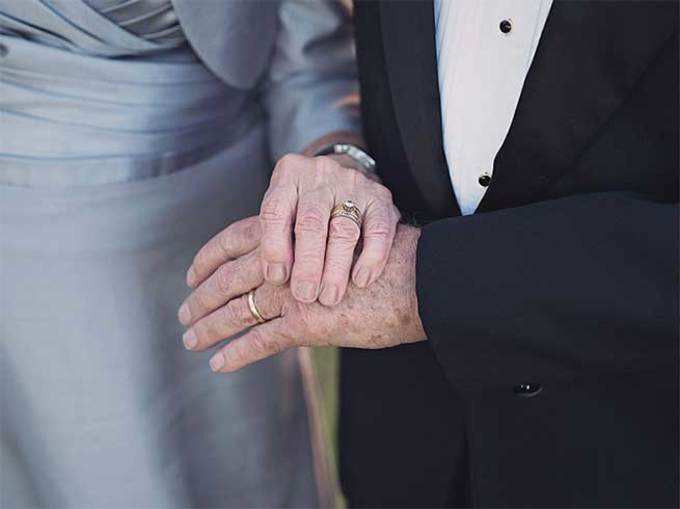 शादी की तस्वीरोंं के लिए 70 साल इंतजार