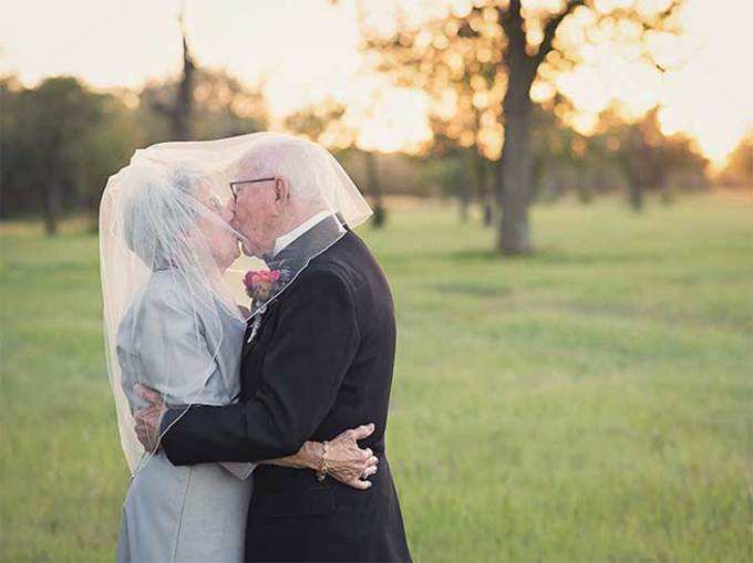 शादी की तस्वीरों के लिए 70 साल इंतजार