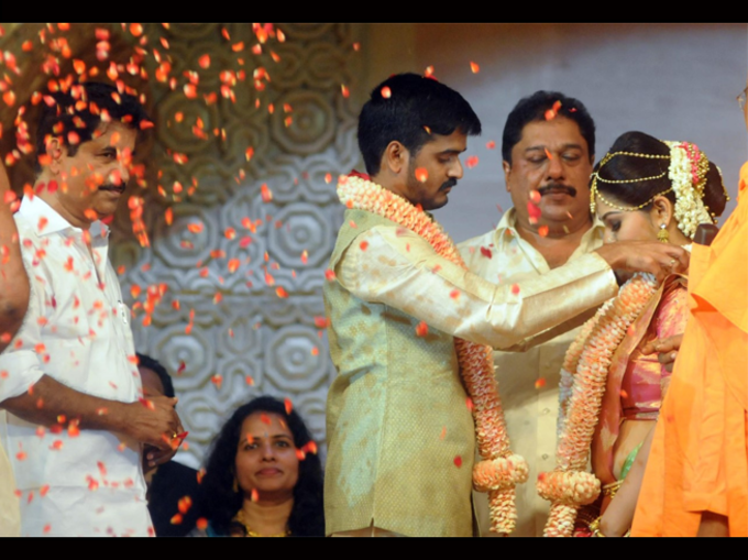 देखें, केरल में हुई इस हाई प्रोफाइल शादी की तस्वीरें