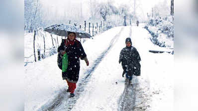 कश्मीर में बढ़ी ठंड, शून्य से नीचे पहुंचा तापमान