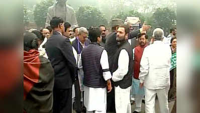 Demonetisation: Opposition leaders stage protest at Gandhi statue inside Parliament premises 