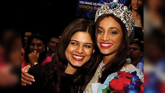 मिस सुप्रानेश्नल 2016 श्रीनिधि शेट्टी का भारत में गर्मजोशी से स्वागत 