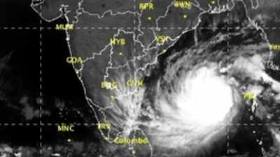 வர்தா புயல் : சில மாவட்டங்களில் பள்ளி கல்லூரிகளுக்கு விடுமுறை