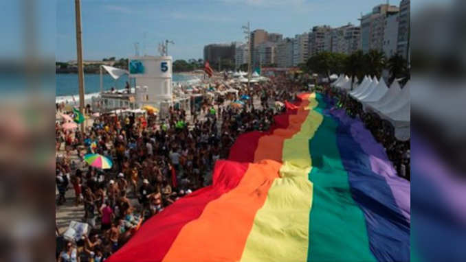 Thousands celebrate gay pride in Rio 