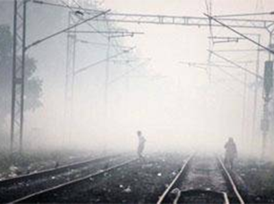 50 लाख रेल यात्रियों पर कोहरे की मार