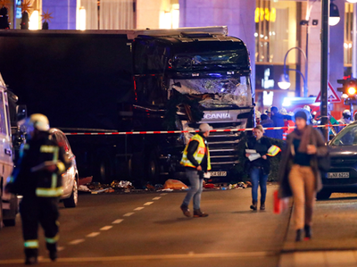 बर्लिनः भीड़ भरे क्रिसमस मार्केट में ट्रक ने लोगों को रौंदा, 12 मरे