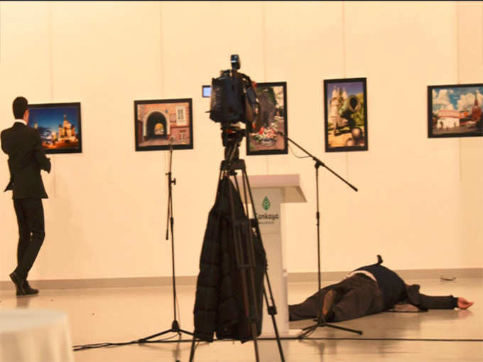खौफनाक तस्वीरेंः तुर्की में रूसी राजदूत की हत्या