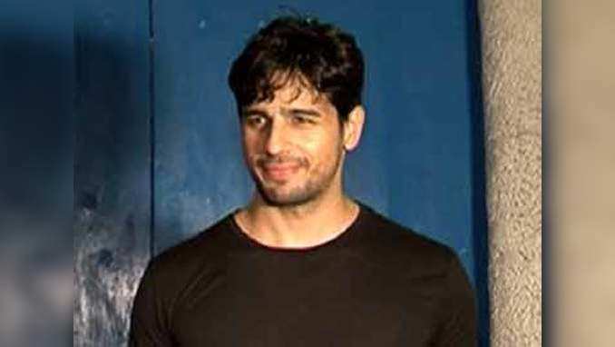 Sidharth shows his crazy side in front of cameras 