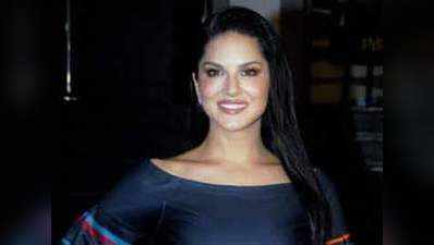 Sunny Leone showed tantrums on Raees sets over dress? 