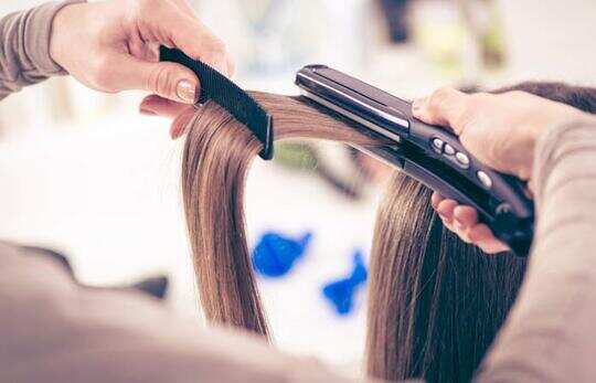 ஸ்ட்ரெய்ட்டெனிங்' செய்யும் பெண்களின் கவனத்திற்கு.. - hair straightening causes more side effects - Samayam Tamil ஸ்ட்ரெய்ட்டெனிங்' செய்யும் பெண்களின் கவனத்திற்கு.. - hair straightening causes more side effects - Samayam Tamil