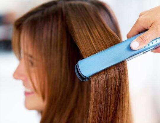 ஸ்ட்ரெய்ட்டெனிங்' செய்யும் பெண்களின் கவனத்திற்கு.. - hair straightening causes more side effects - Samayam Tamil ஸ்ட்ரெய்ட்டெனிங்' செய்யும் பெண்களின் கவனத்திற்கு.. - hair straightening causes more side effects - Samayam Tamil