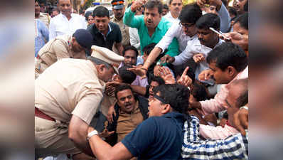 मोदी का दौरा, संजय निरुपम का पुलिस पर नजरबंद करने का आरोप