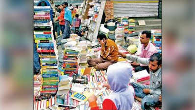 নোট বাতিলের জোর ধাক্কা দিল্লির বই বাজারে