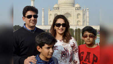 Madhuri celebrated Christmas with family at Taj Mahal 