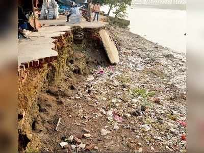 গঙ্গার পাড় ধরে লম্বা সুড়ঙ্গ কেটেছে ইঁদুর , নদীর গ্রাসে কলকাতা