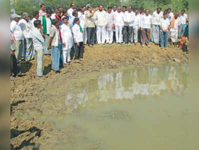 ಅರ್ಧ ಸಾಲ ಮನ್ನಾಕ್ಕೆ ಕೇಂದ್ರಕ್ಕೆ ಪತ್ರ ಬರೆಯಲಿ