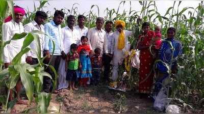 ಚರಗದ ನೈವೇದ್ಯ ಅರ್ಪಿಸಿ ಭೂತಾಯಿ ಆರಾಧನೆ