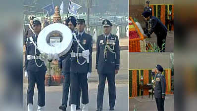 IAF chief BS Dhanoa lays wreath at Amar Jawan Jyoti 