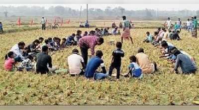 জনতার মাঝে ফিরতে নববের্ষ সিপিএমের চড়ুইভাতি বর্ধমানে