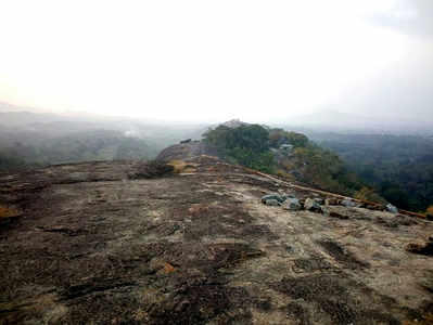 ഉറവപ്പാറയില്‍ പ്രകൃതിയെ തൊഴാന്‍ മലകയറാം