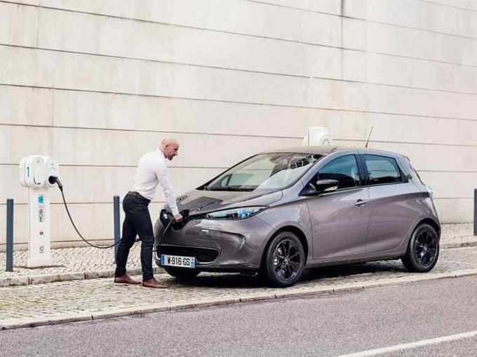 देखिए: एक बार चार्ज होने पर 400 किमी चलने वाली इलेक्ट्रिक कार