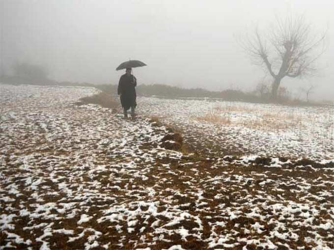 बर्फ की चादर से ढका कश्मीर, जन्नत सा नजारा