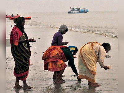 প্রদীপ নেভাল ঢেউ, একলা বোষ্টমীর গানে সাগরে ডুবল সূর্য