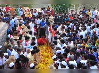 ಶರಣರ ದೀರ್ಘ ದಂಡ ನಮಸ್ಕಾರ